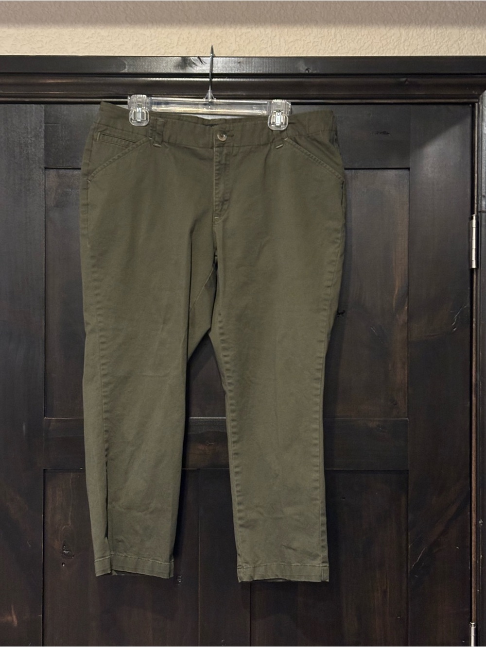 Lee Women’s Green Mid Rise Stretch Cropped Pants Chino Pockets Size 14 Medium